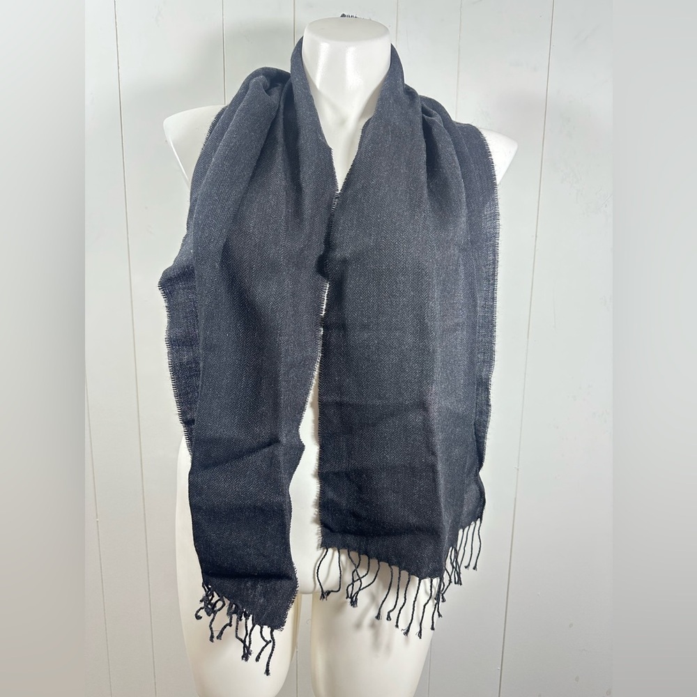 Saks Fifth Avenue Lightweight Knit 100% Wool Scarf Shawl Wrap Gray Made In Italy